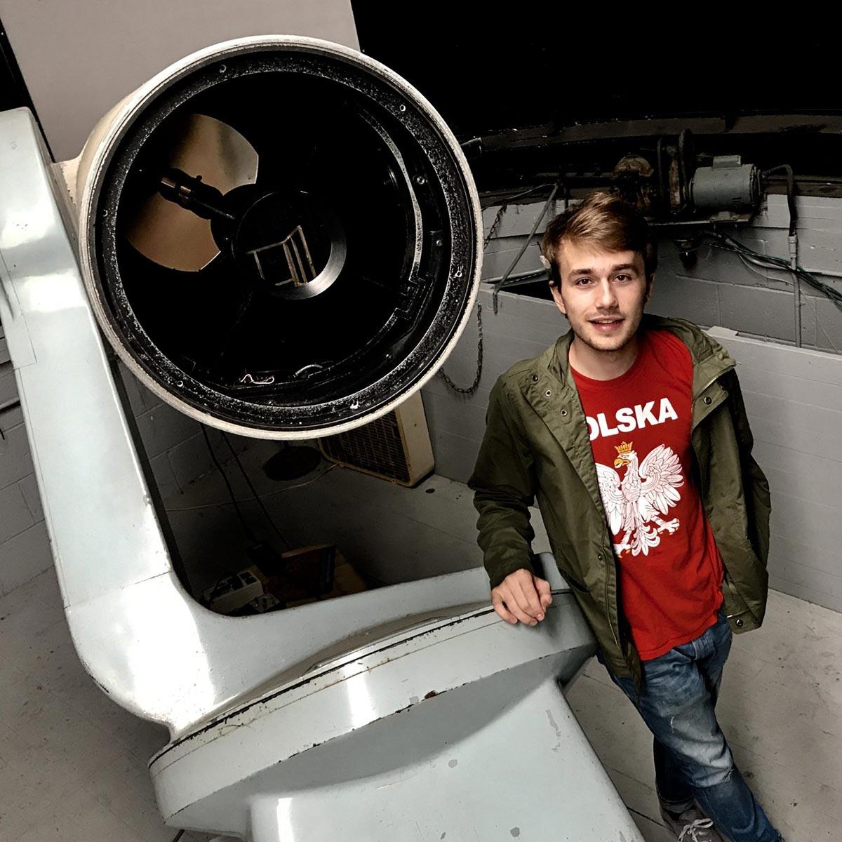 Jacob Pilawa 鈥�20 with the telescope at 麻豆Porn's Foggy Bottom Observatory